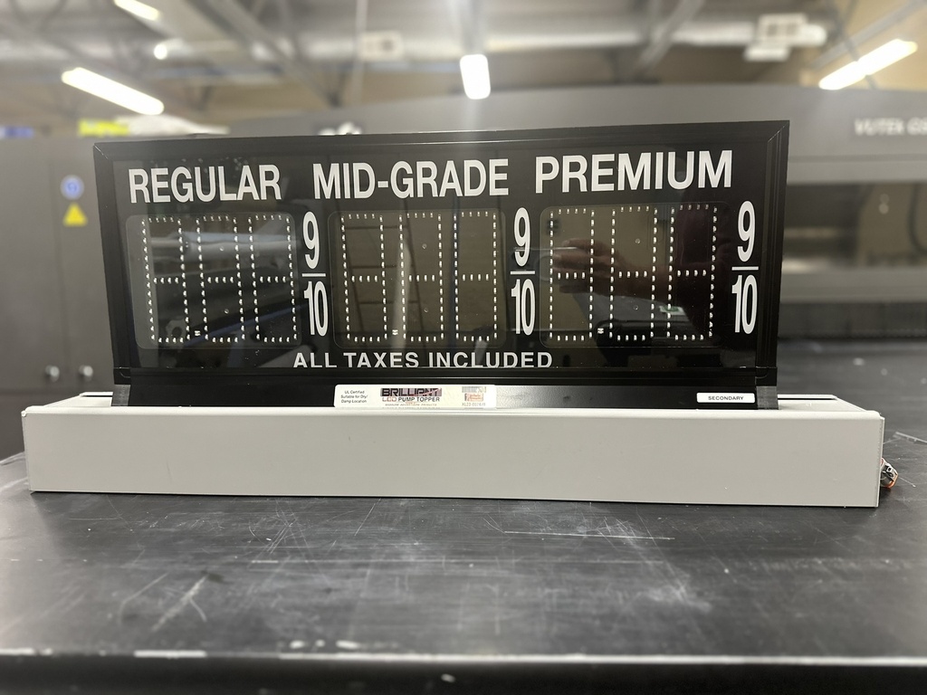 3 GRADES XL300 SERIES PUMP TOP FUEL PRICE SIGN WITH 4.75" LED DIGITS